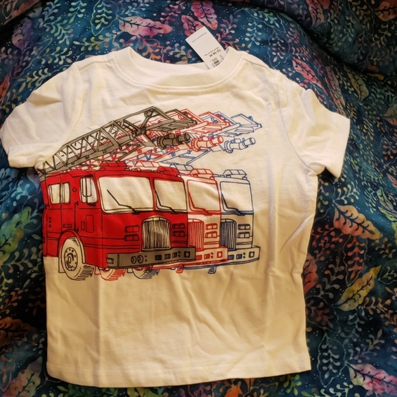 Old Navy Other - 🌶 Boys firetruck T-shirt 12-18 months